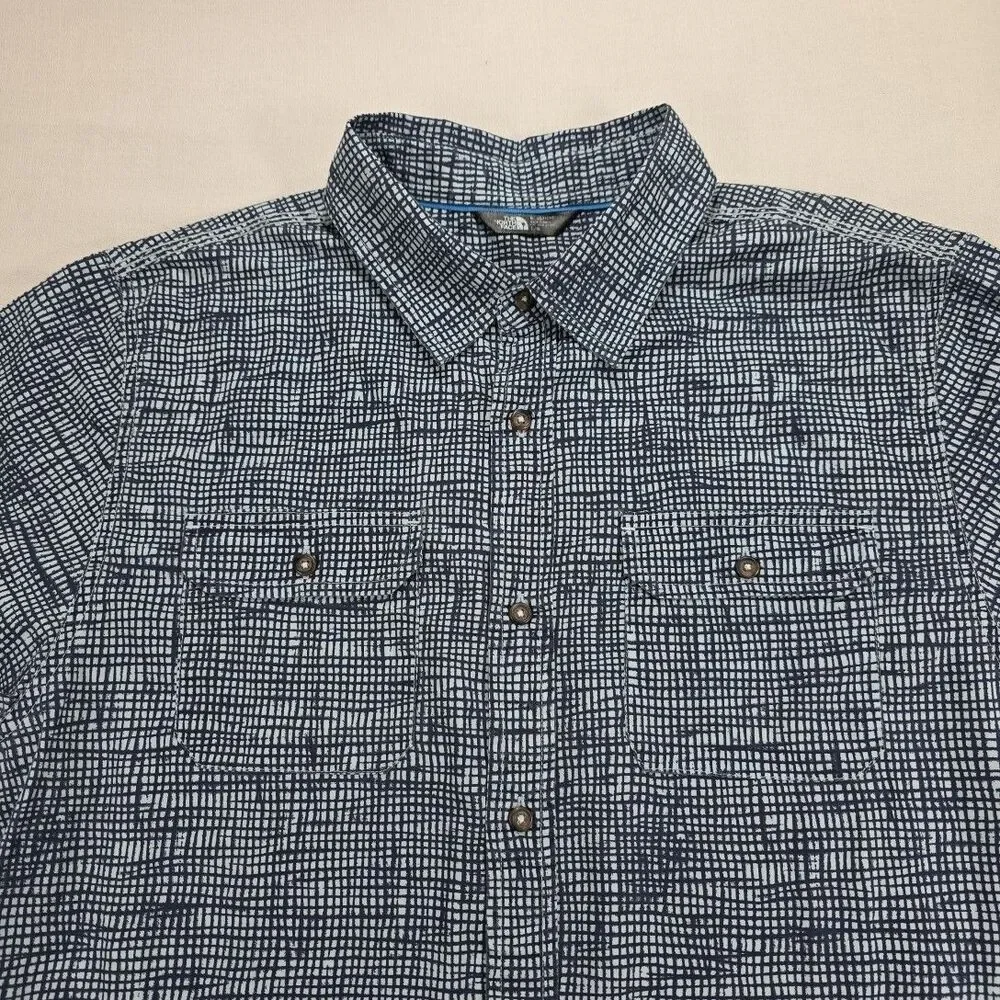The North Face, Short Sleeve Button up Shirt, Geometric grid pattern, size Large